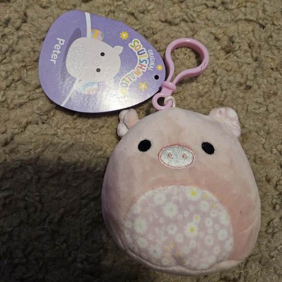 NWT 3.5โ Peter the Pig ๐ Squishmallow Clip with flowers ๐ on his belly! - Picture 9 of 10